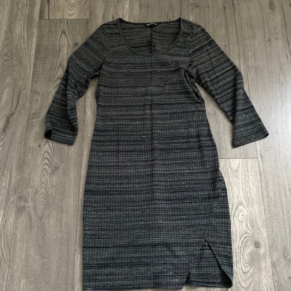 Midi dress with 3/4 sleeve hugs your curves and has a small slit in the front
